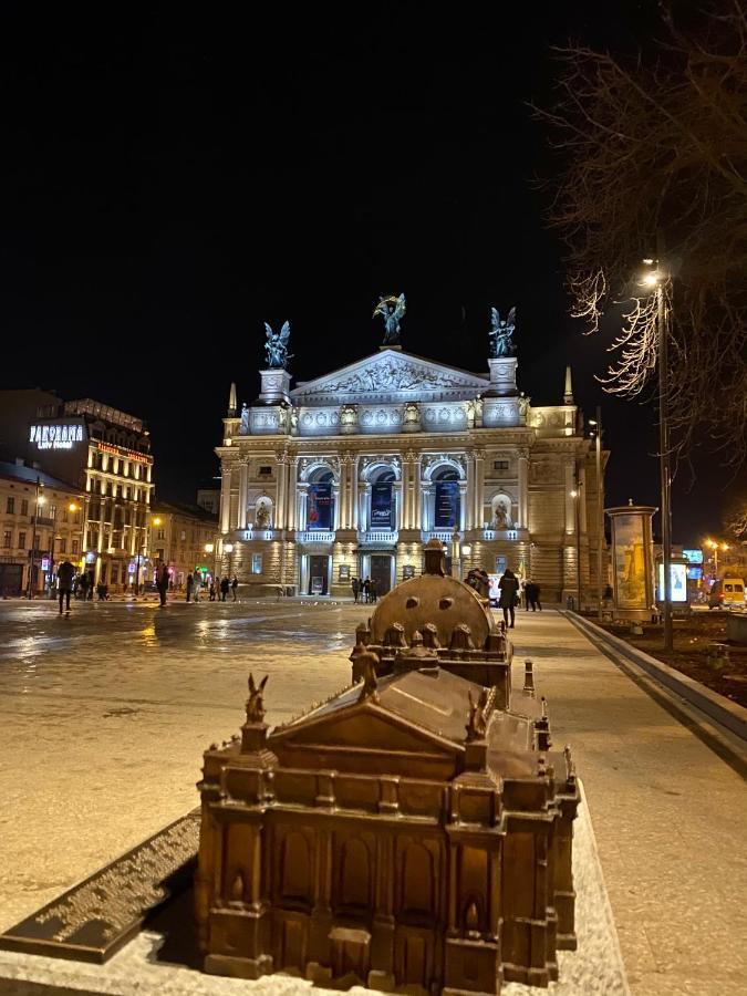 Apartments On Rynok Square Lviv Exterior photo